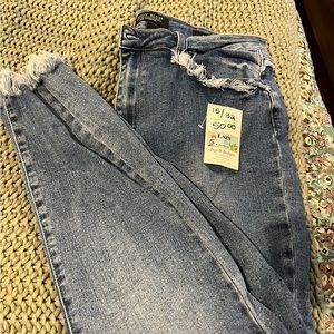 Judy blue size 15W. Tag is pictured but not on.